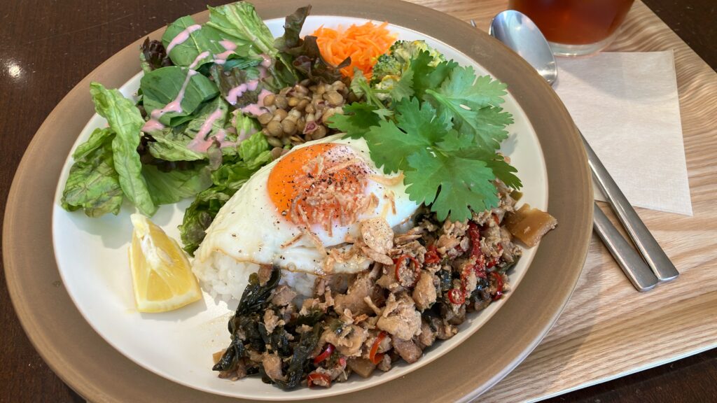 恵愛病院ワイヤードカフェガパオライス